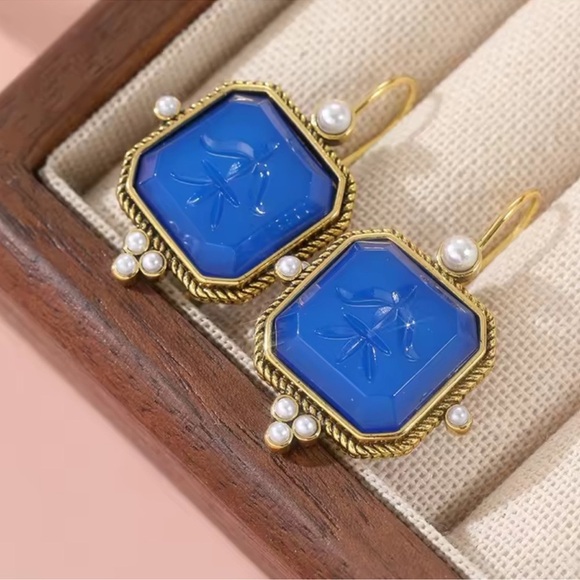 Vintage Blue Pearl Earrings - Picture 4 of 6